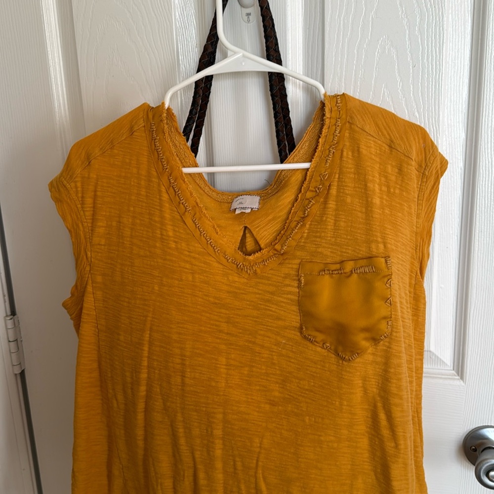 Anthropologie mustard detail flowy tee